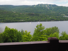 Cozy 2 bedrooms condo with stunning Mont Tremblant mountain and lakeview, Mont Tremblant Resort
